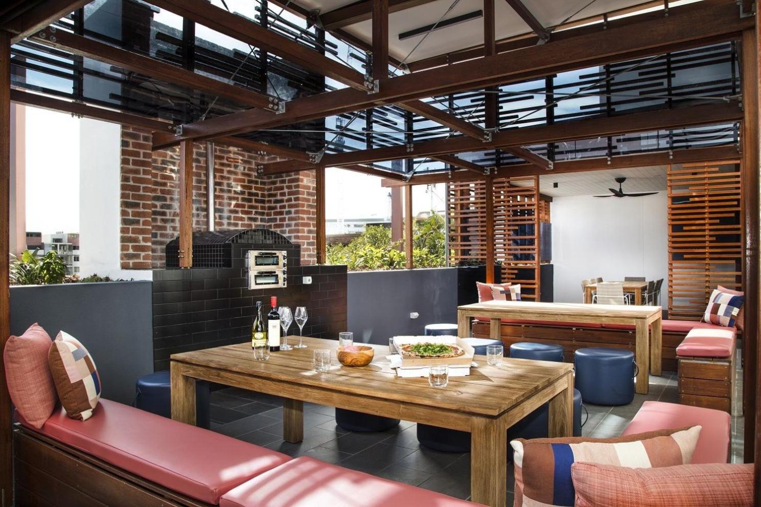 Stunning Mountain Views & Brisbane's Location Apartment